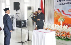 Pelantikan Sekda SBT